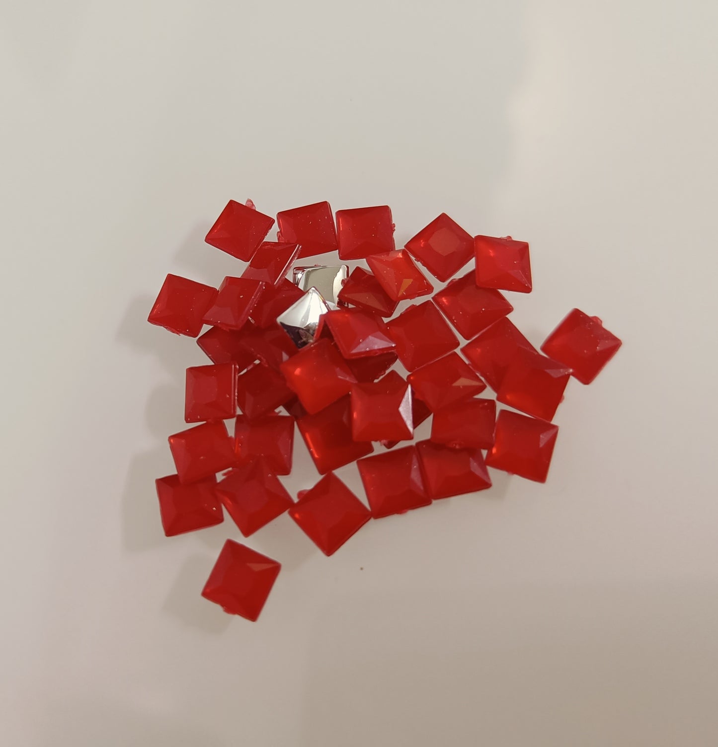 Glau - Square Rhinestone (6mm) | Primary Red