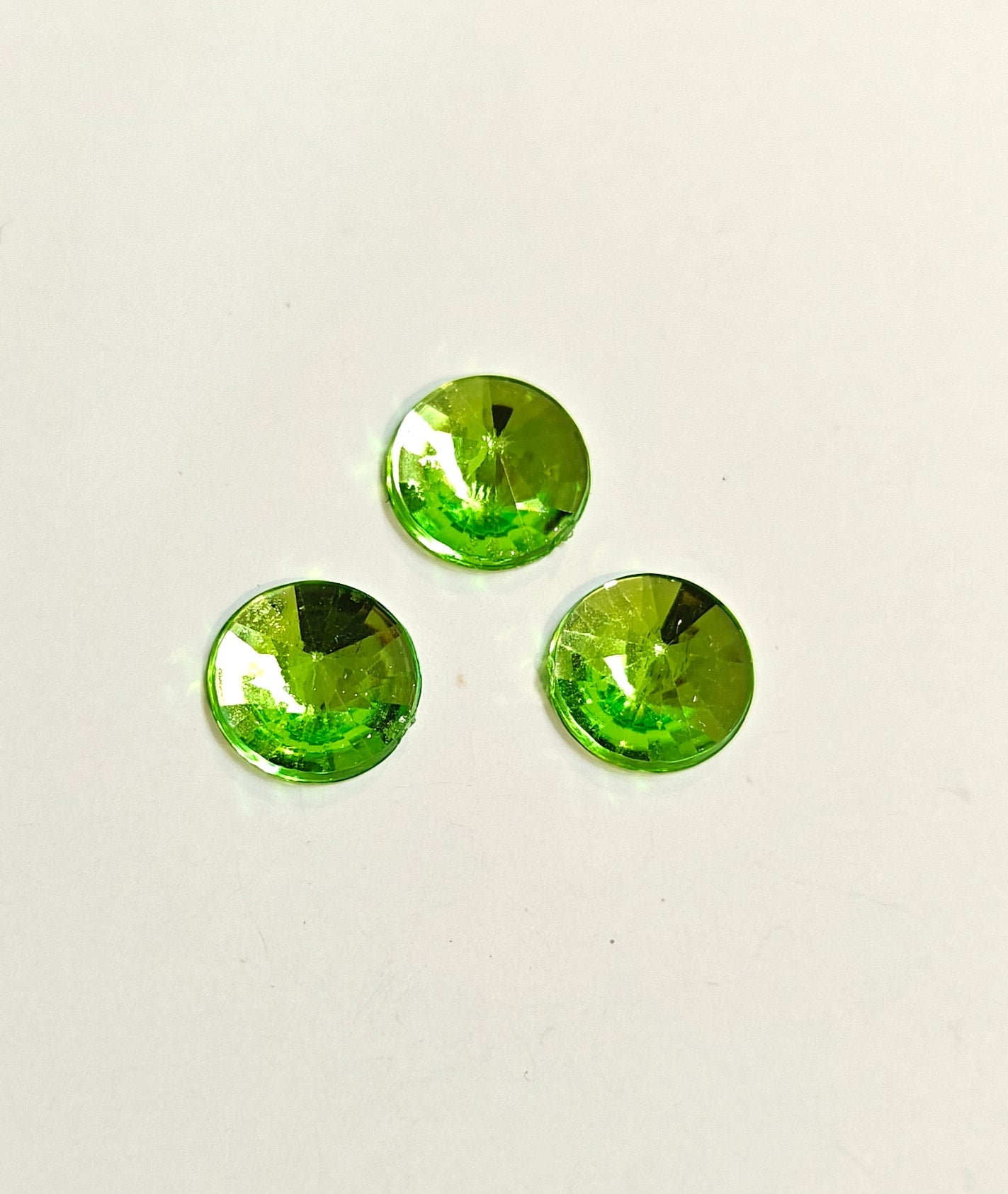 Rhinestone - Round (medium - 10mm) | Light Green